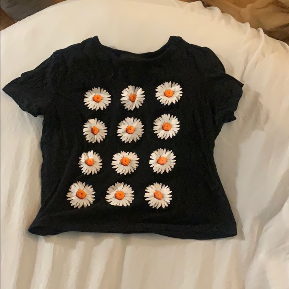 Forever 21 cropped tshirt with daisies